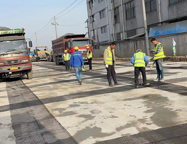隰县老材料的新故事：玻璃纤维土工格栅如何在‘白改黑’浪潮中重获新生？